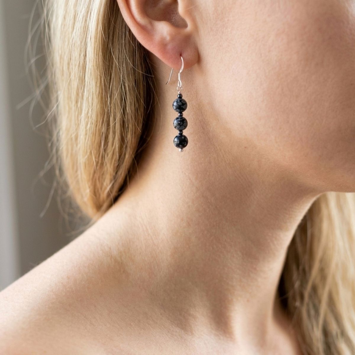 ECE001_ECLIPSE EARRINGS_MODEL