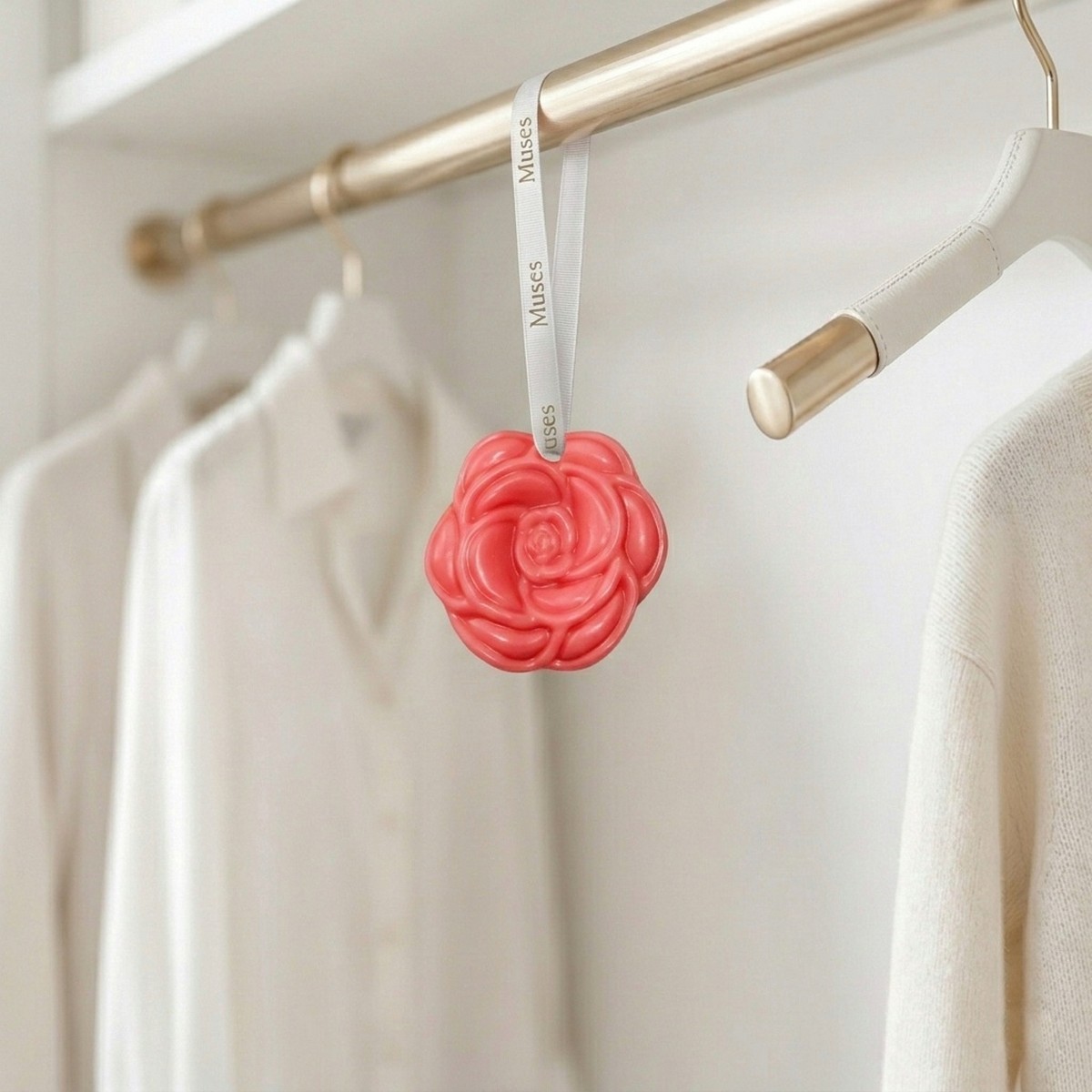 ROX001lr_ROSE HANGER_ROOM